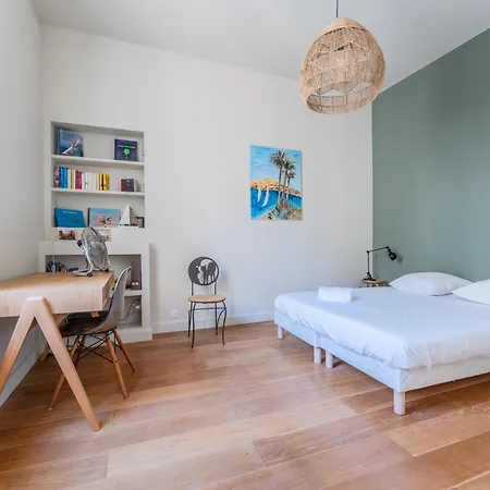 Place Du Marche Aux Fleurs Logement De Haut Standing * Montpellier