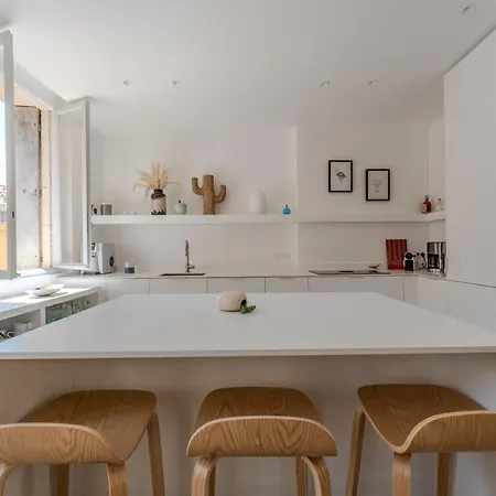 Place Du Marche Aux Fleurs Logement De Haut Standing Montpellier